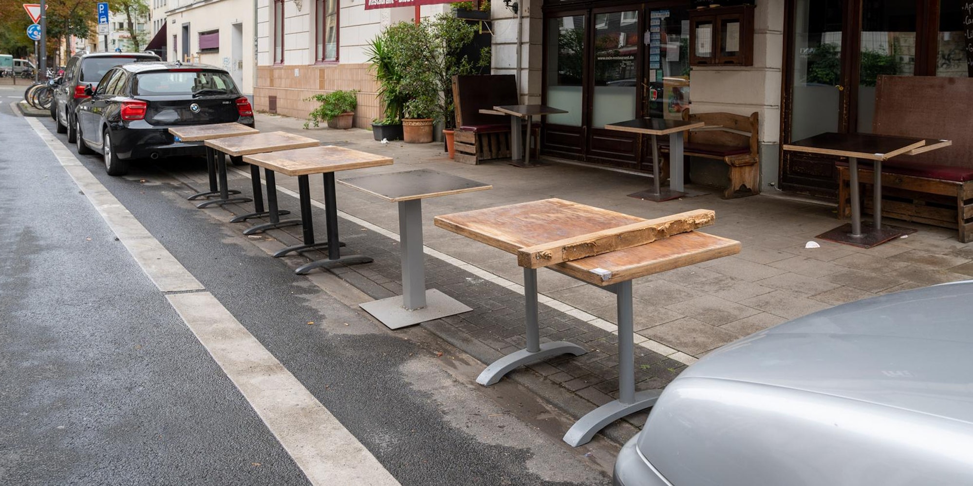 Außengastro blockiert Parkplätze