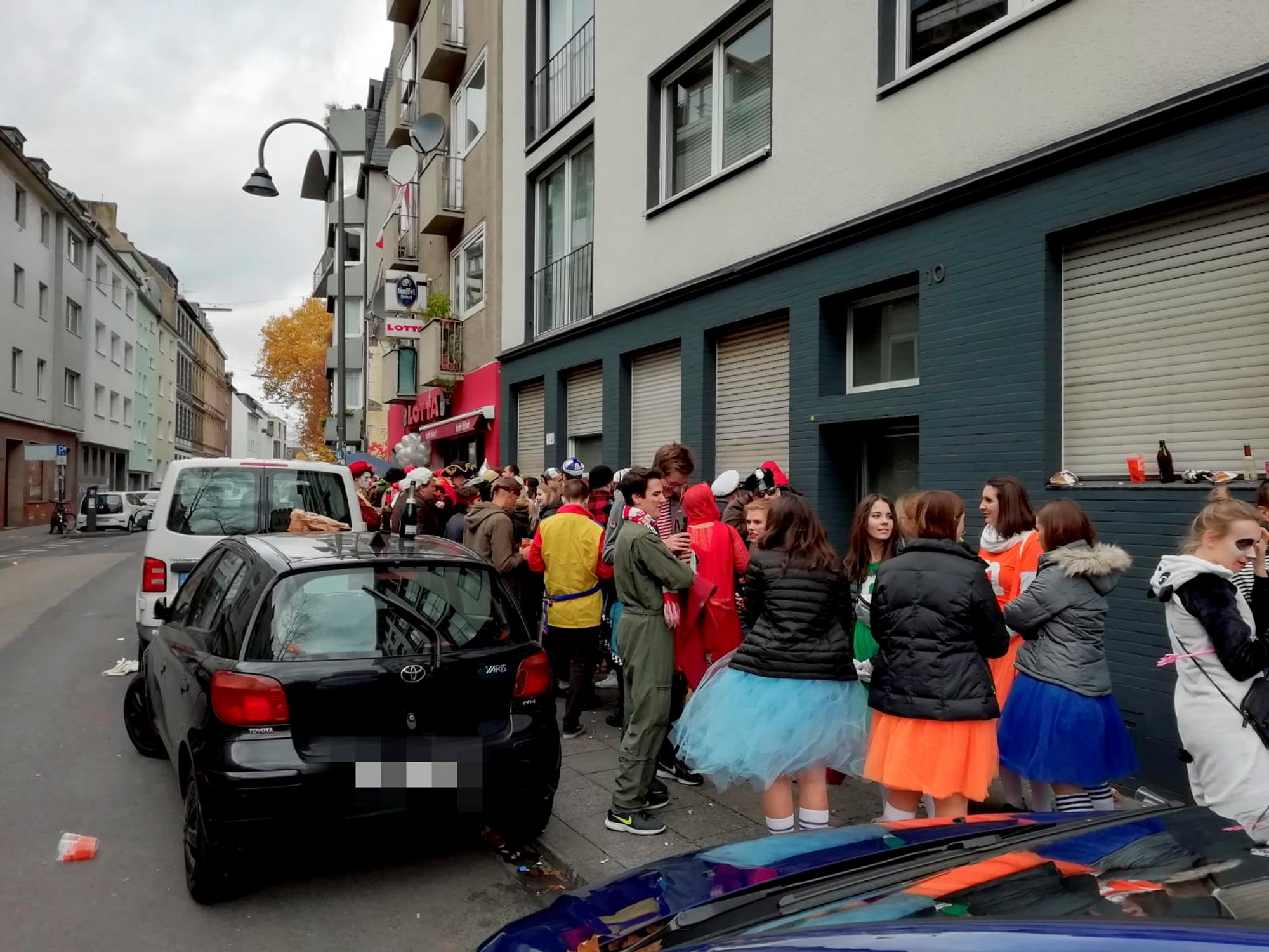 Schlange vor der Lotta Jan stellmacher