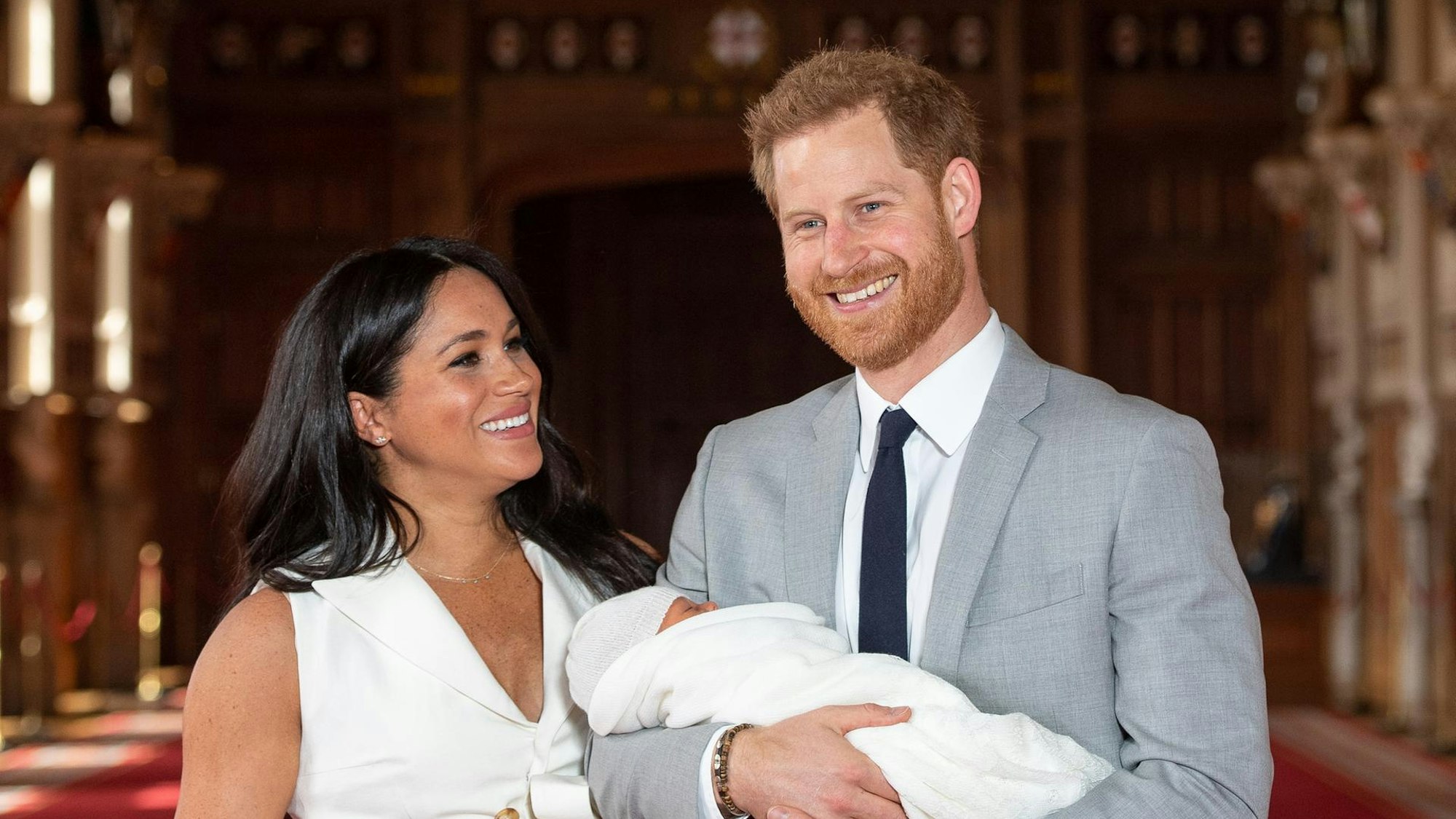Herzogin Meghan und Prinz Harry zeigen sich mit Prinz Archie.