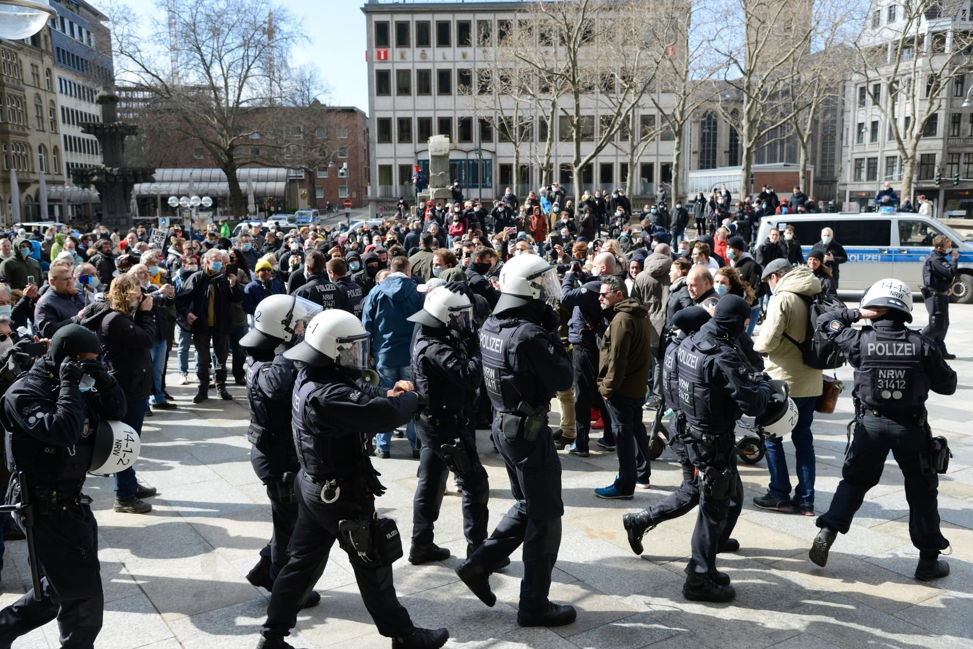 Polizei_unangemeldete_Demo_Koeln