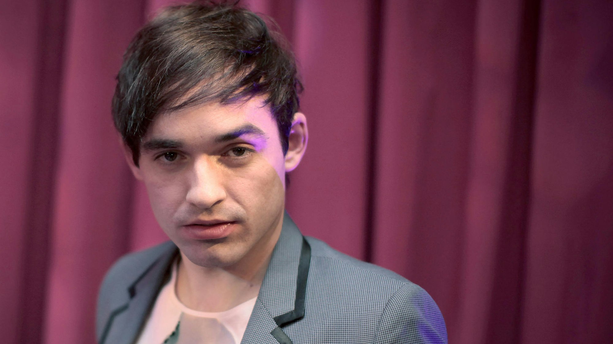 Daniel Küblböck posiert für einen Fotografen.