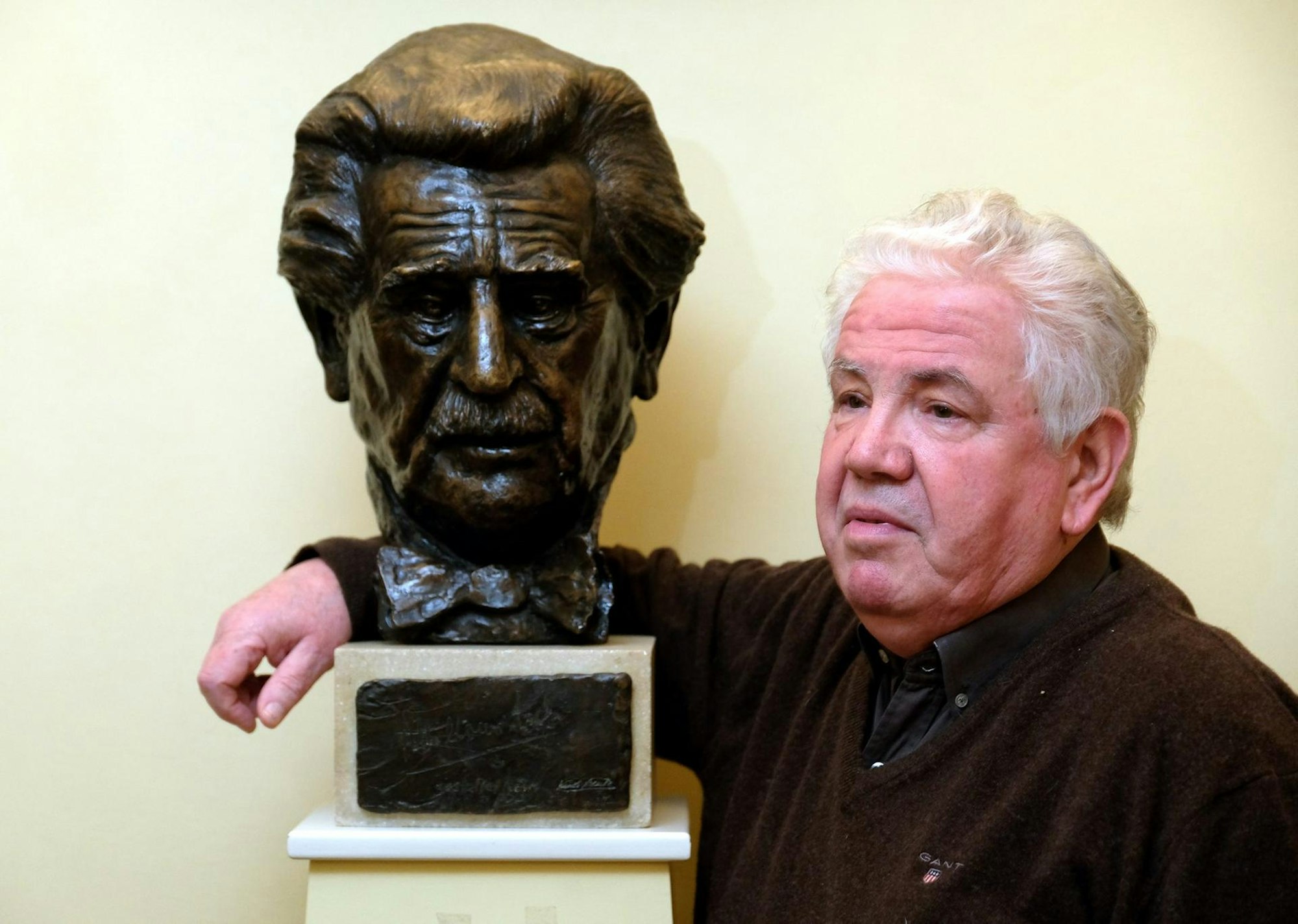 Millowitsch mit Büste