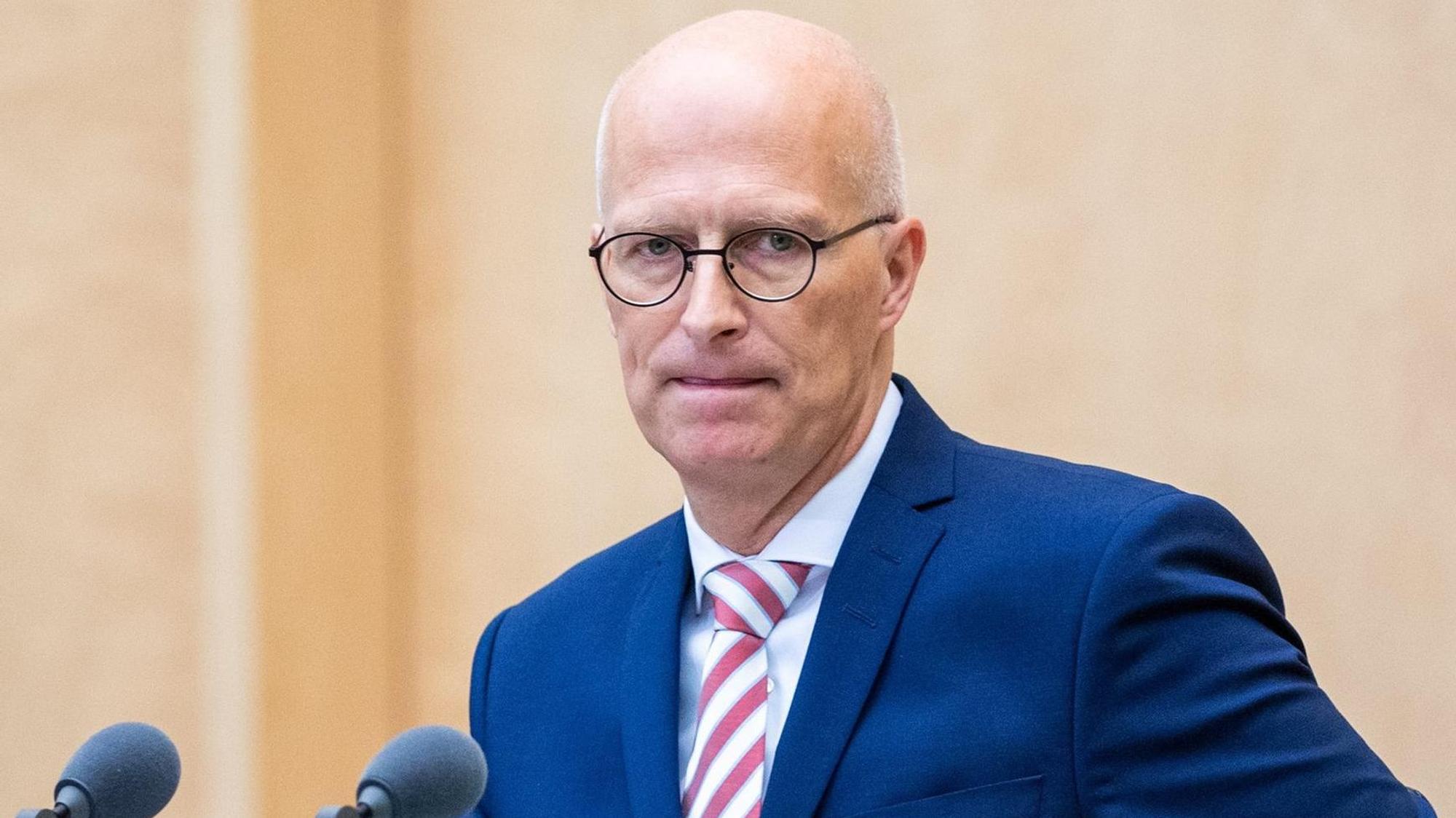Das Foto zeigt Peter Tschetschner, den heutigen Ersten Bürgermeister der Hansestadt Hamburg.
