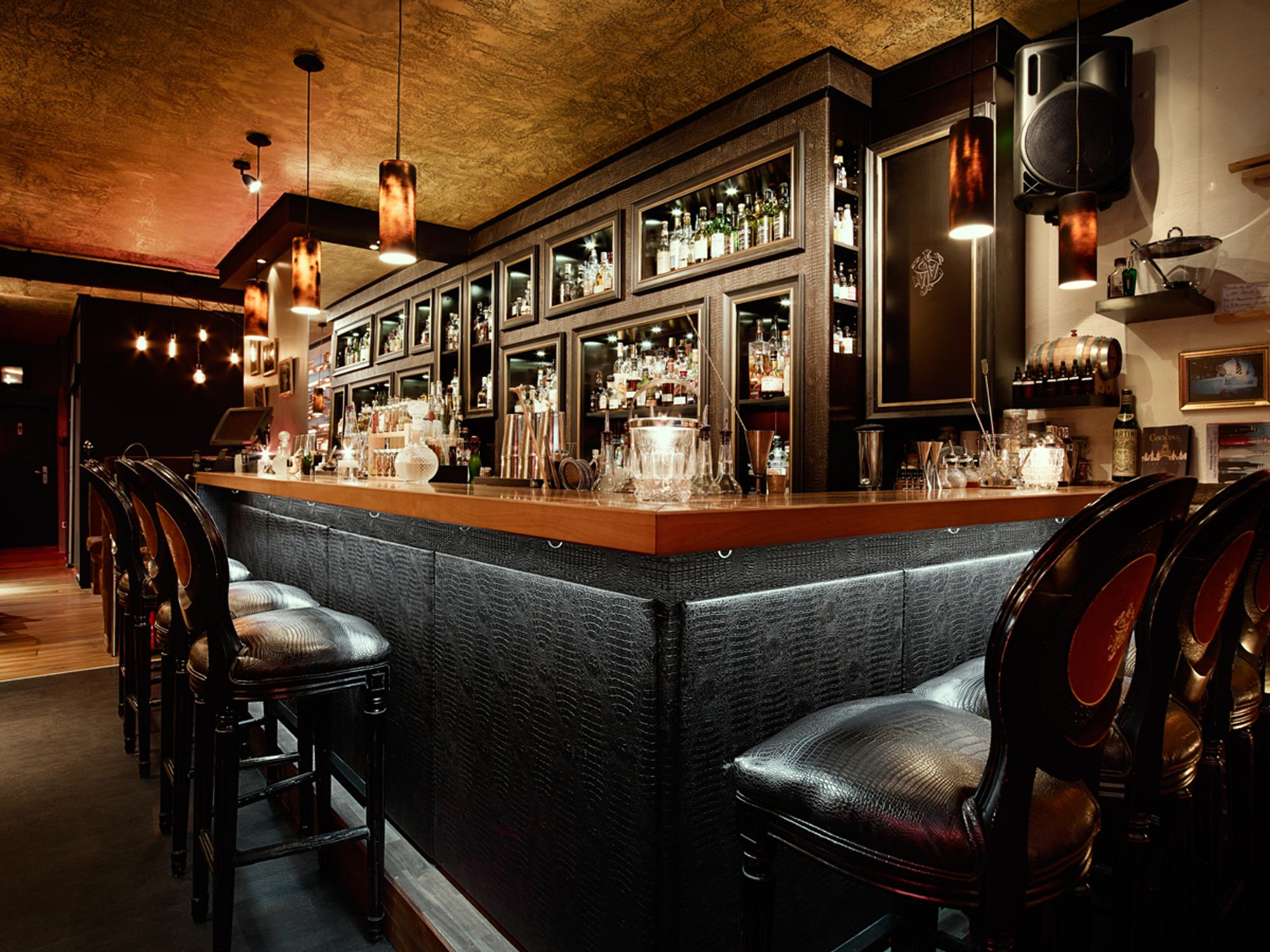 onamor Bar Counter Thomas Schorn