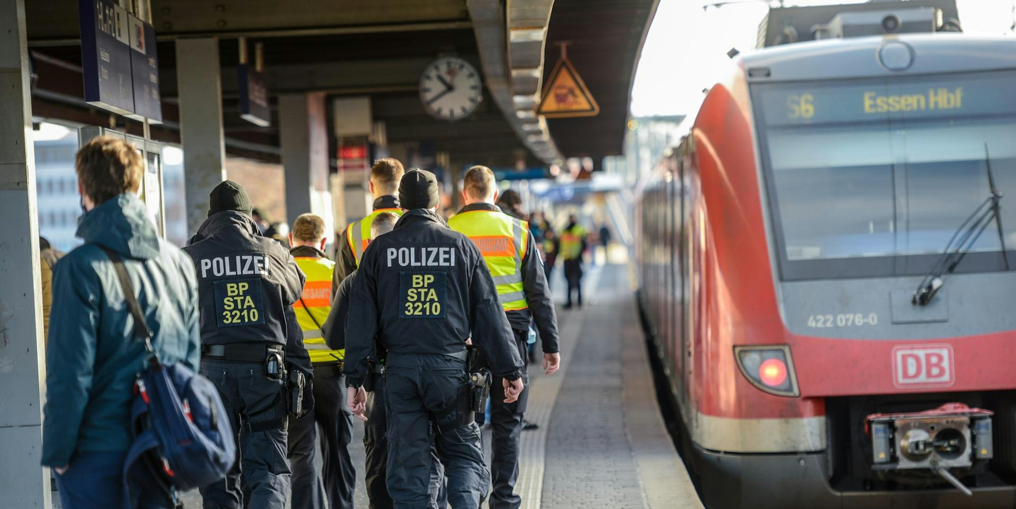polizei_bahnhof_köln_deutz