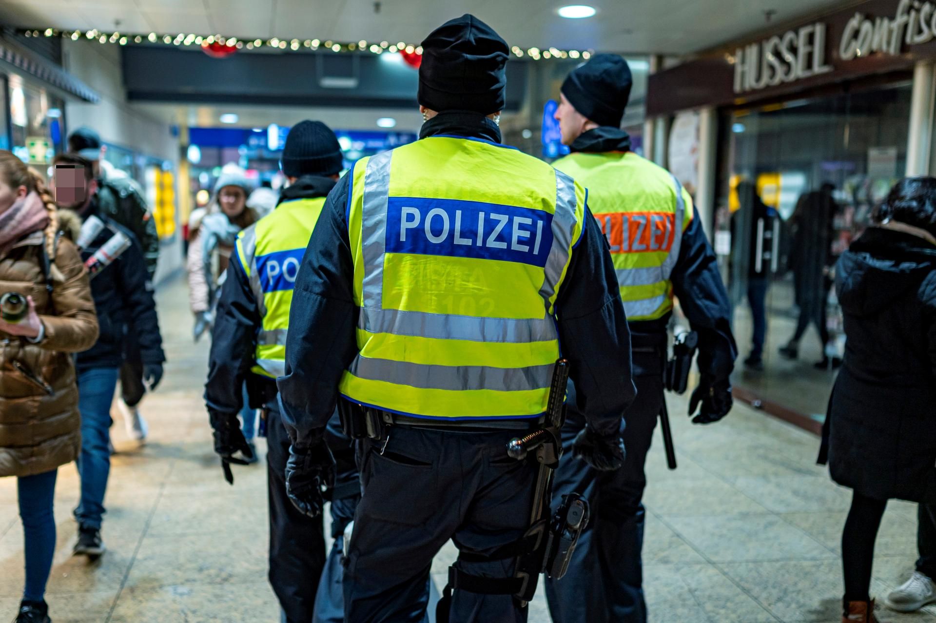 31122019_AR_Silvester_Polizei_HBF_FOS1-3