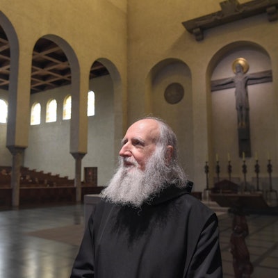 Anselm Grün in der Kirche Daniel Biskup