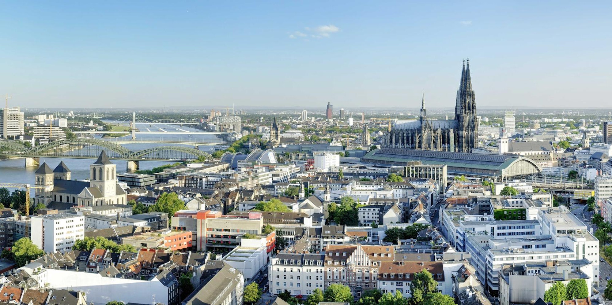KoelnSkylineAdobeStock_24323821
