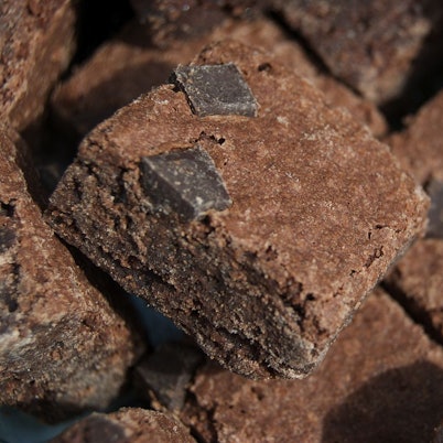 1280px-Brownies_with_chocolate_chunks