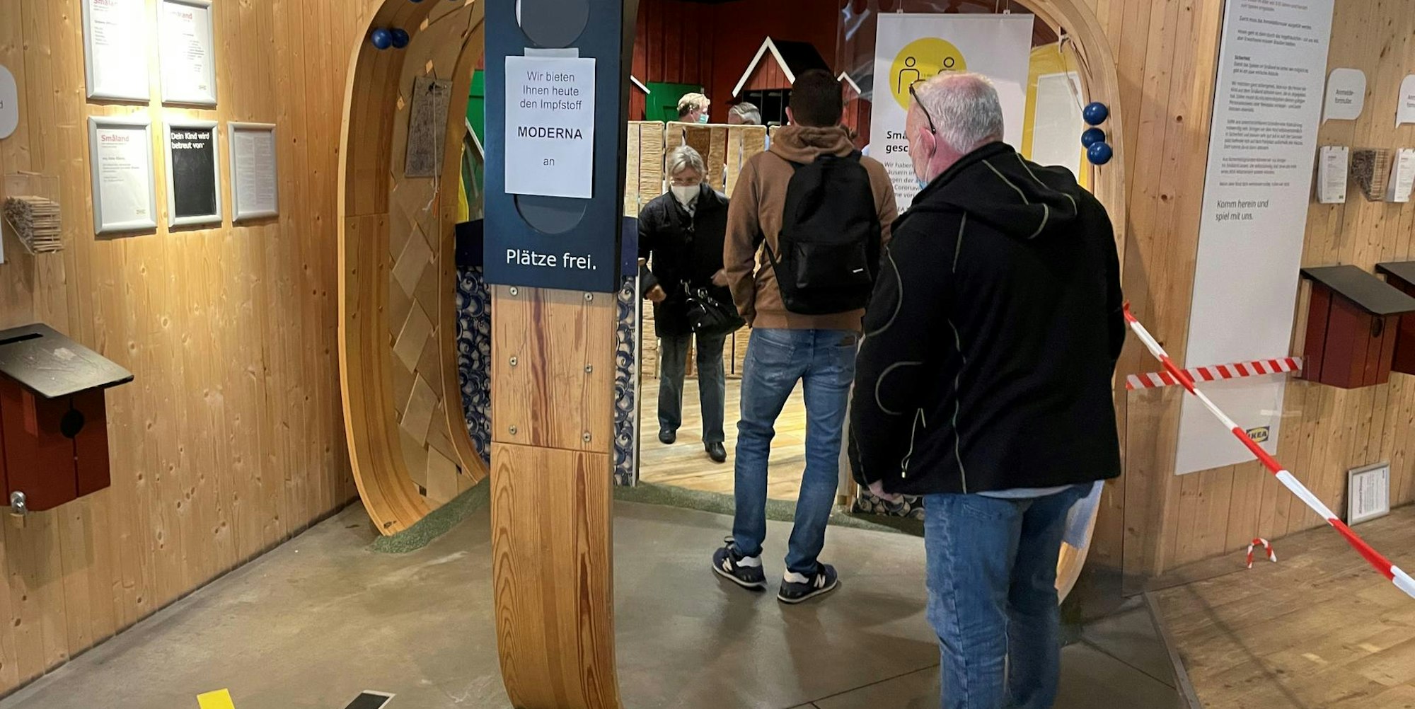 20211229-ber-nip-impfen-ikea (2)