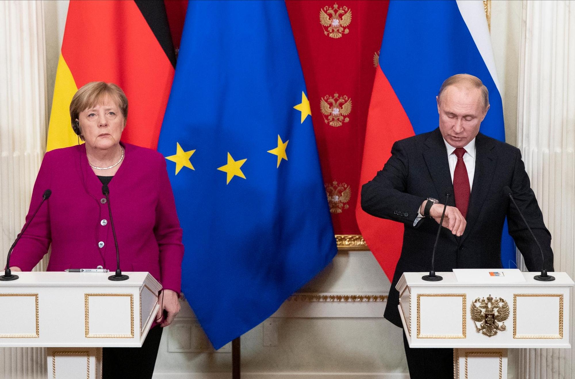 Putin Uhr dpa