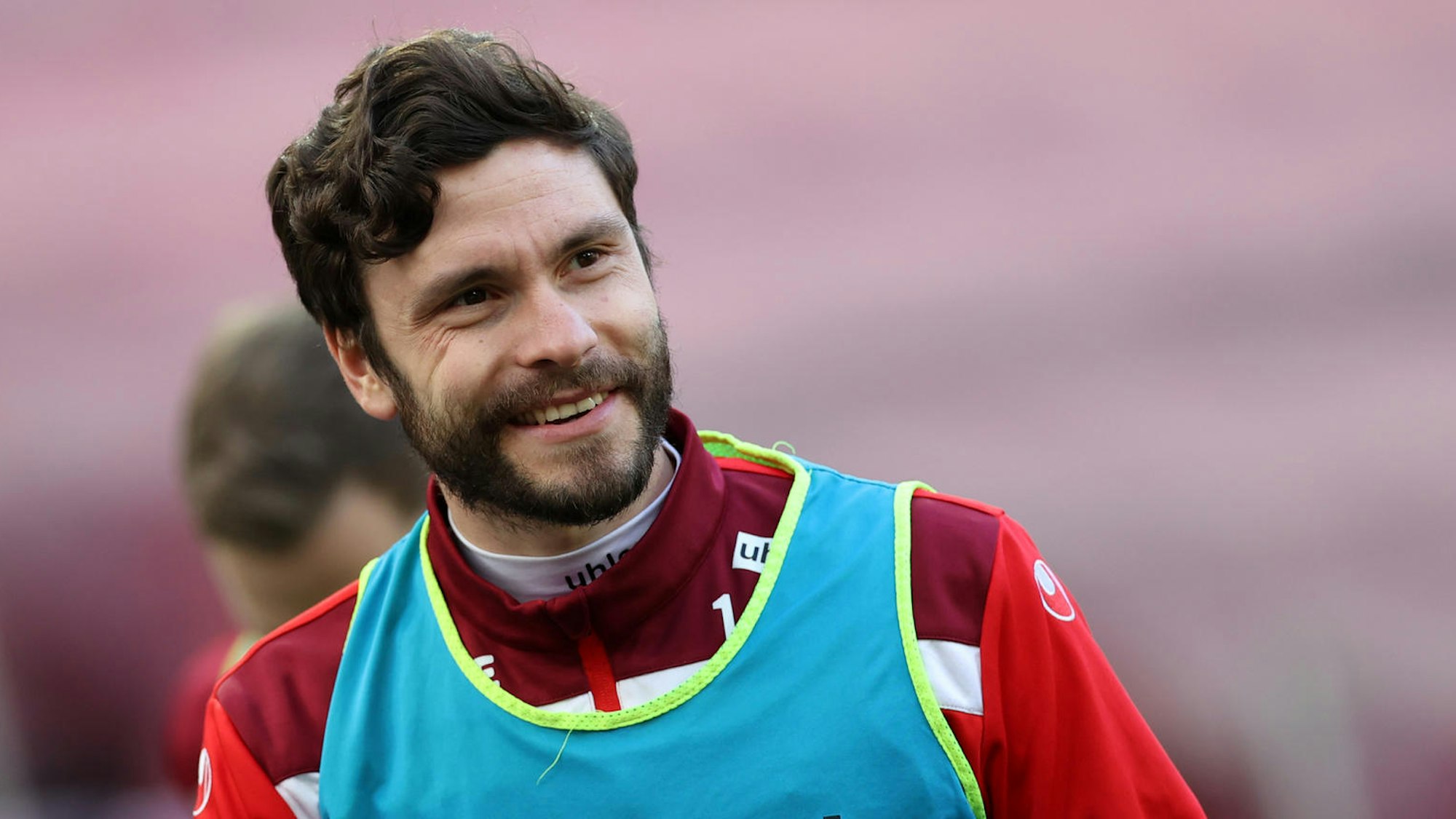 Jonas Hector vor einem Fußballspiel.