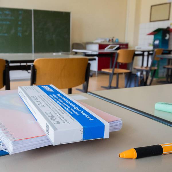 Schule dpa Coronatest