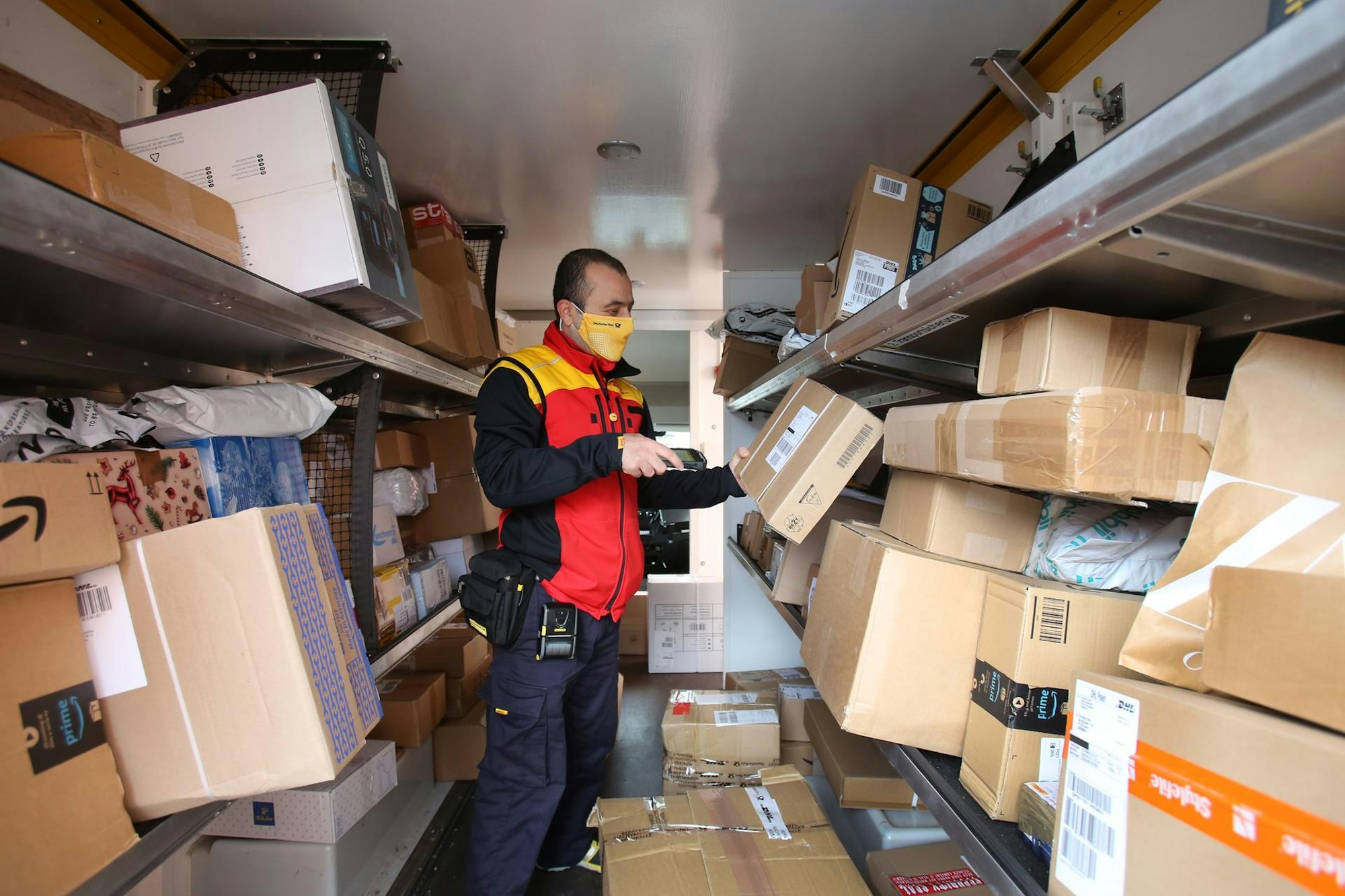 DHl Bote Pakete