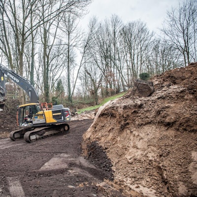 5G Mobilfunk Mast Baustelle