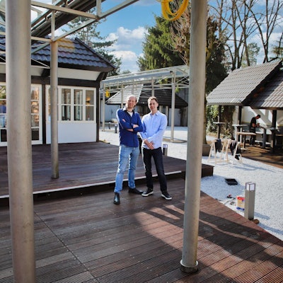 010421schliesings001