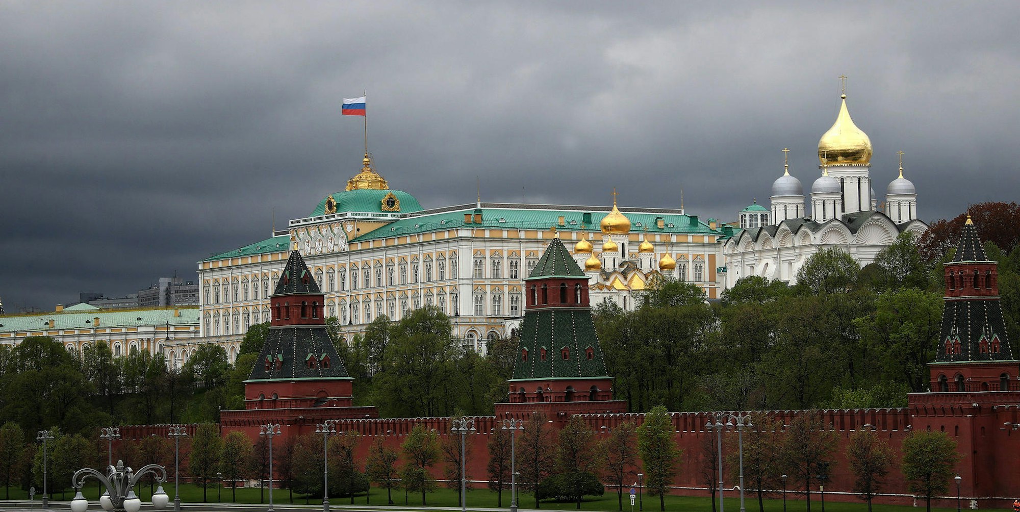 Dunkle Wolken über Kreml IMAGO
