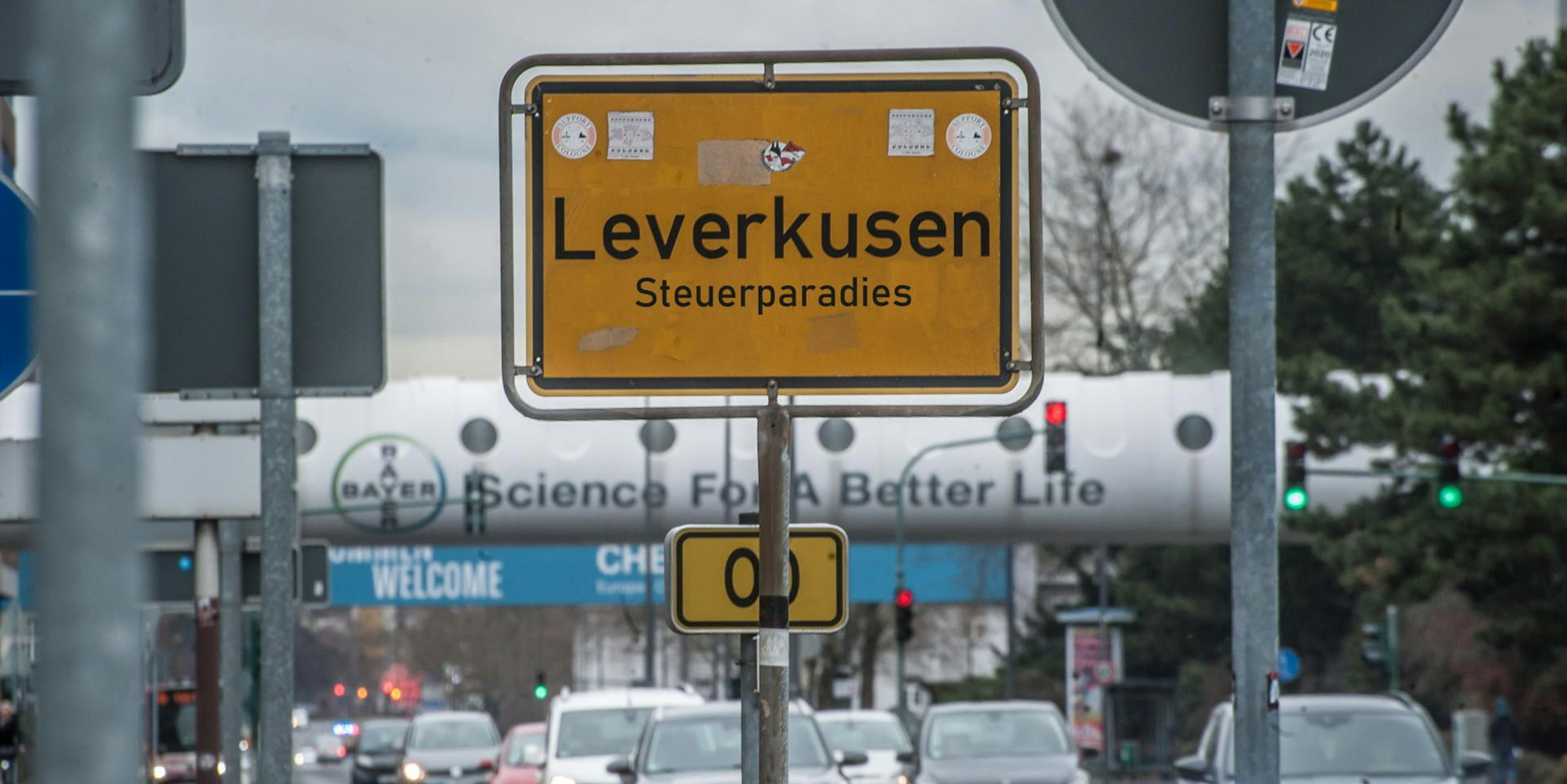 montage-ortsschildLEV_rar_RLE_12132021__ALF_6209