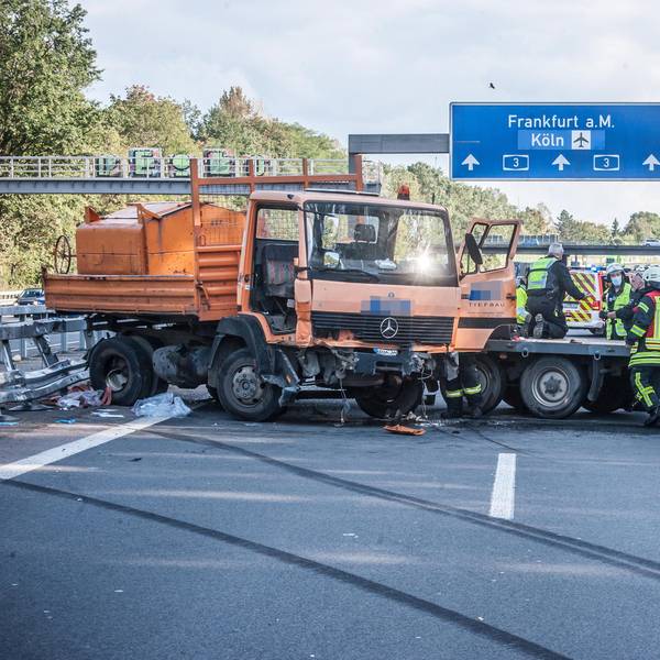 autobahn-3-unfall-vollsperr_RLE_leverkusen_10072021ALF_2