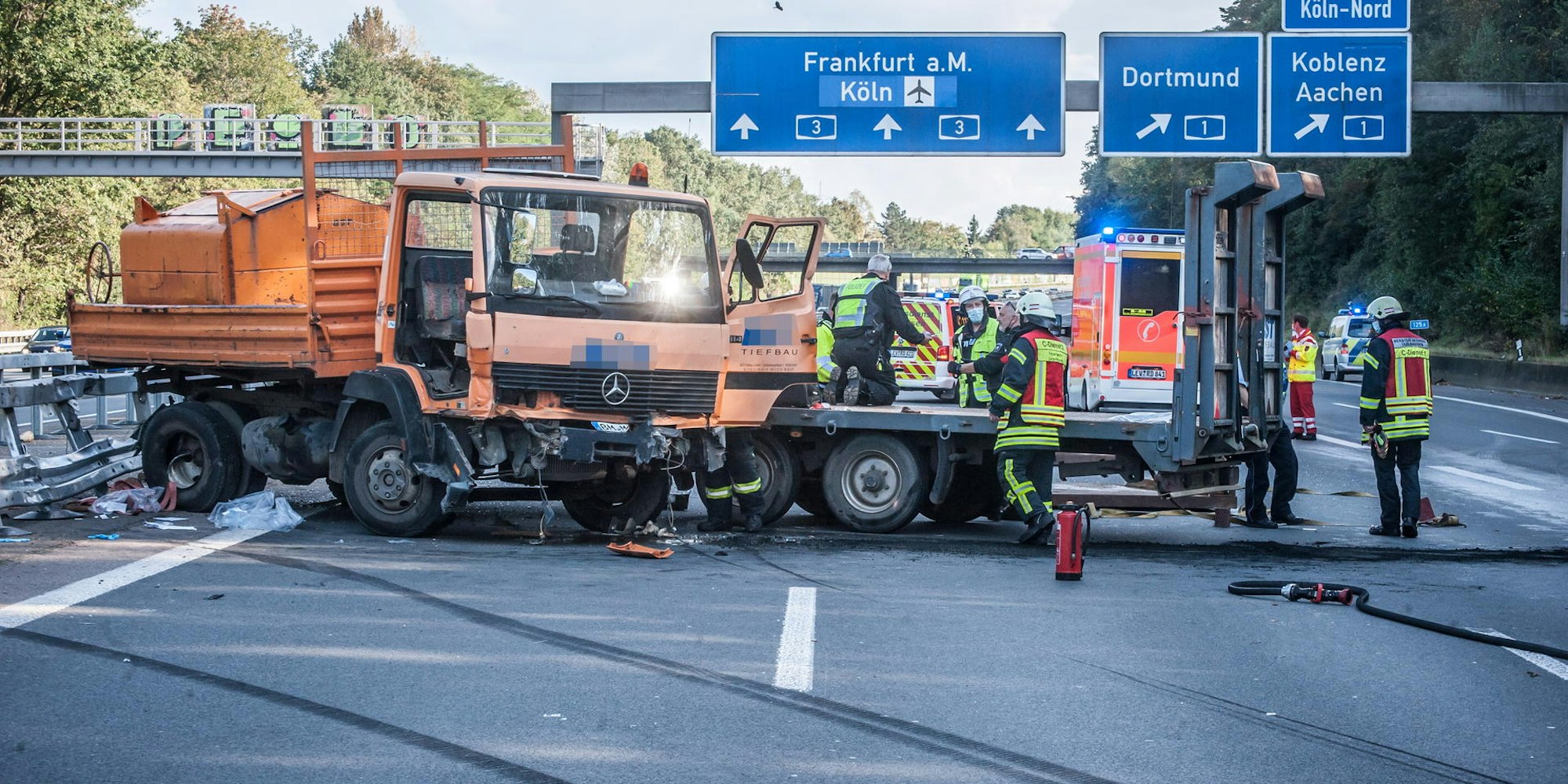 autobahn-3-unfall-vollsperr_RLE_leverkusen_10072021ALF_2