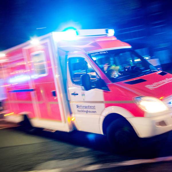 Krankenwagen Blaulicht Symbolbild 5