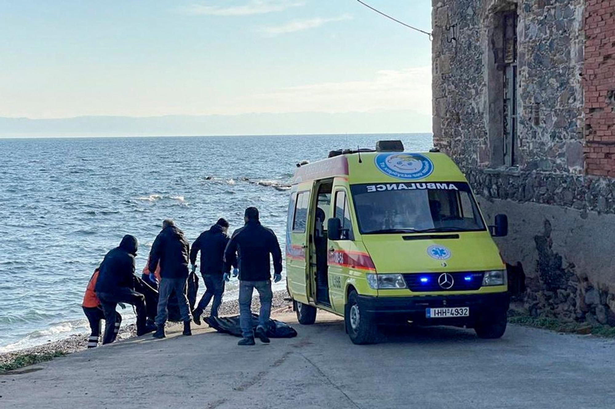 Lesbos Tote am Strand 040322