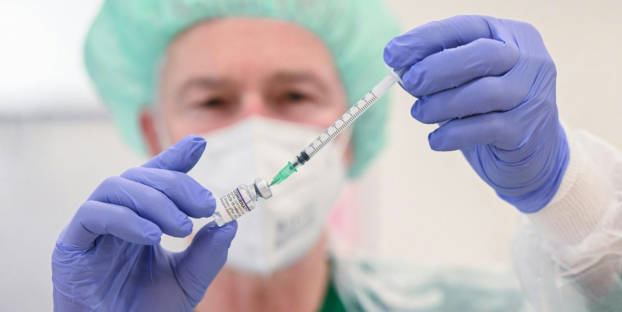 Corona Impfung dpa 230622