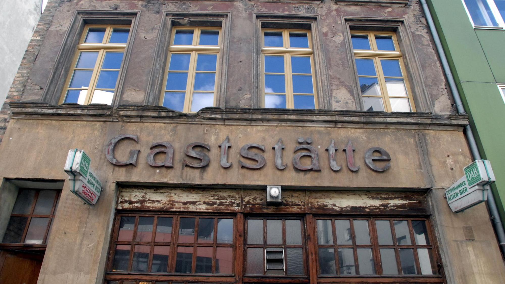 Das Traditionslokal „Lommi“ in Köln auf der Schäl Sick von außen.