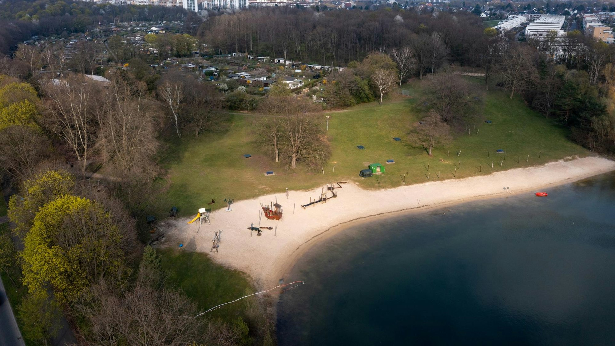 Das Naturfreibad Vingst von oben