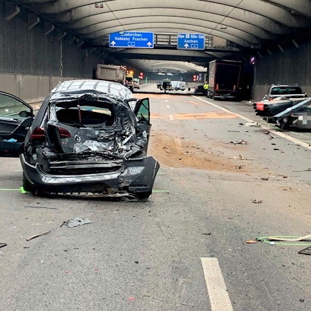 Unfall A1 Köln-Lövenich
