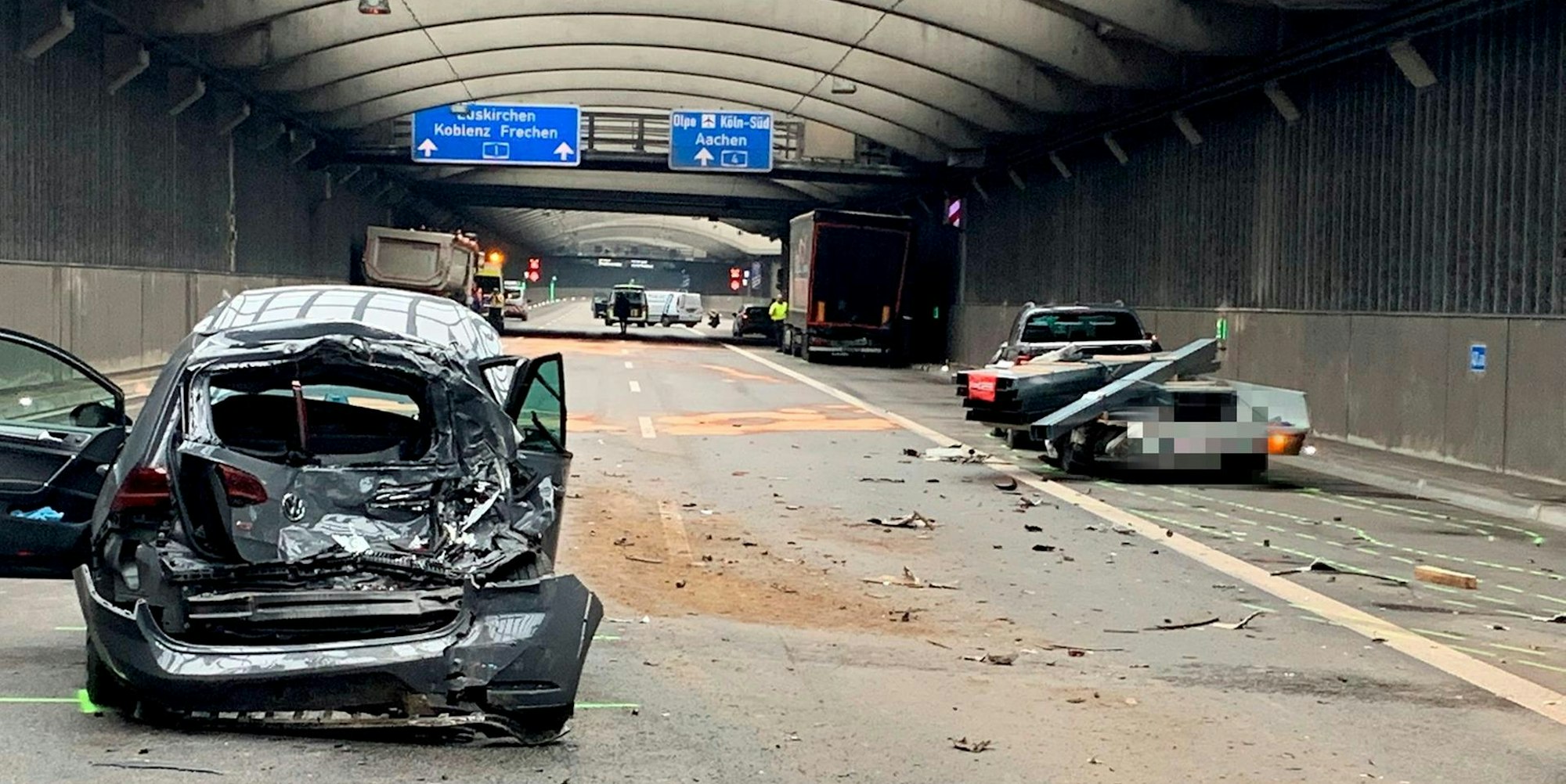 Unfall A1 Köln-Lövenich