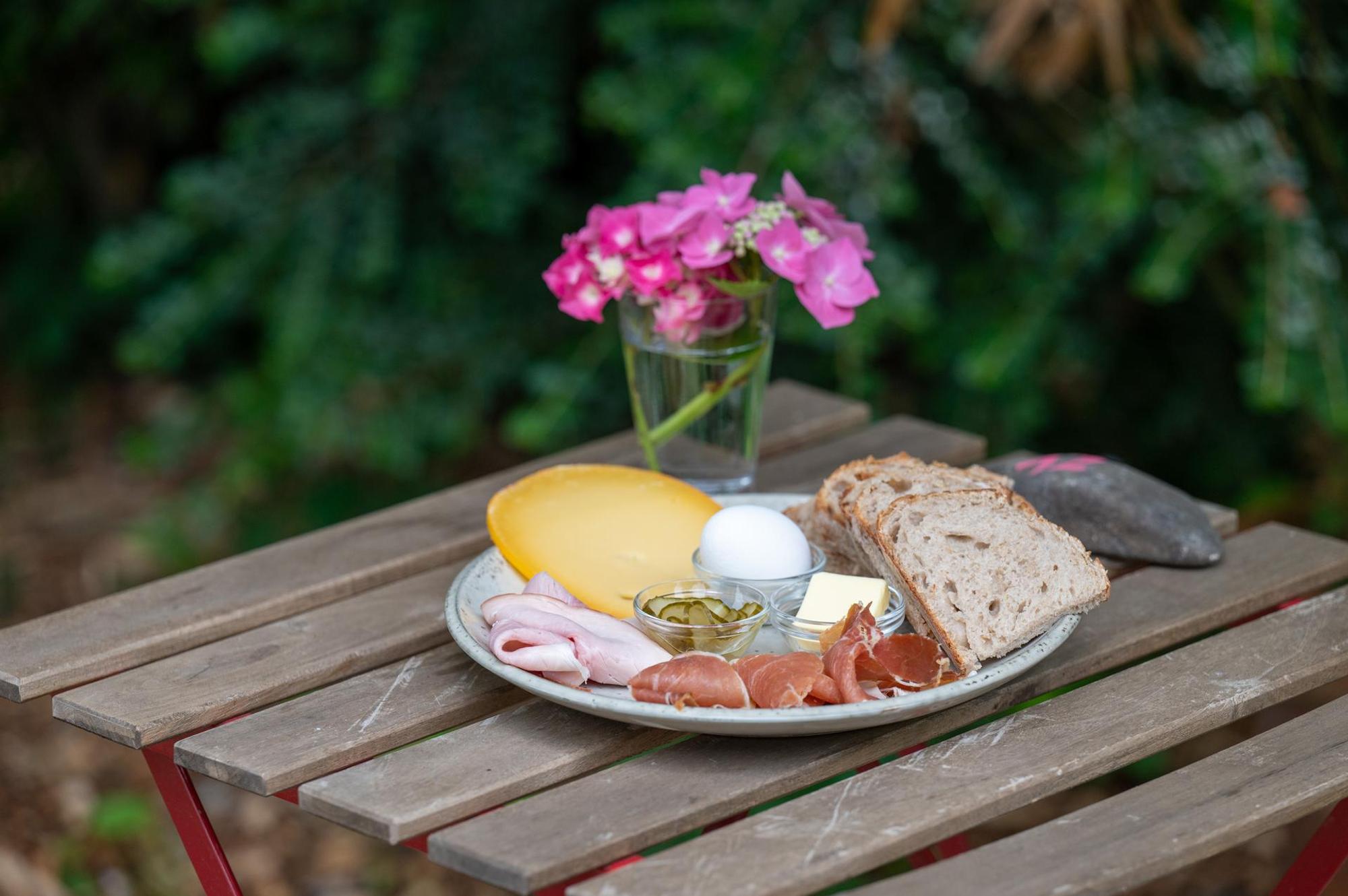 Floß Wiesenhaus Frühstück Weiser