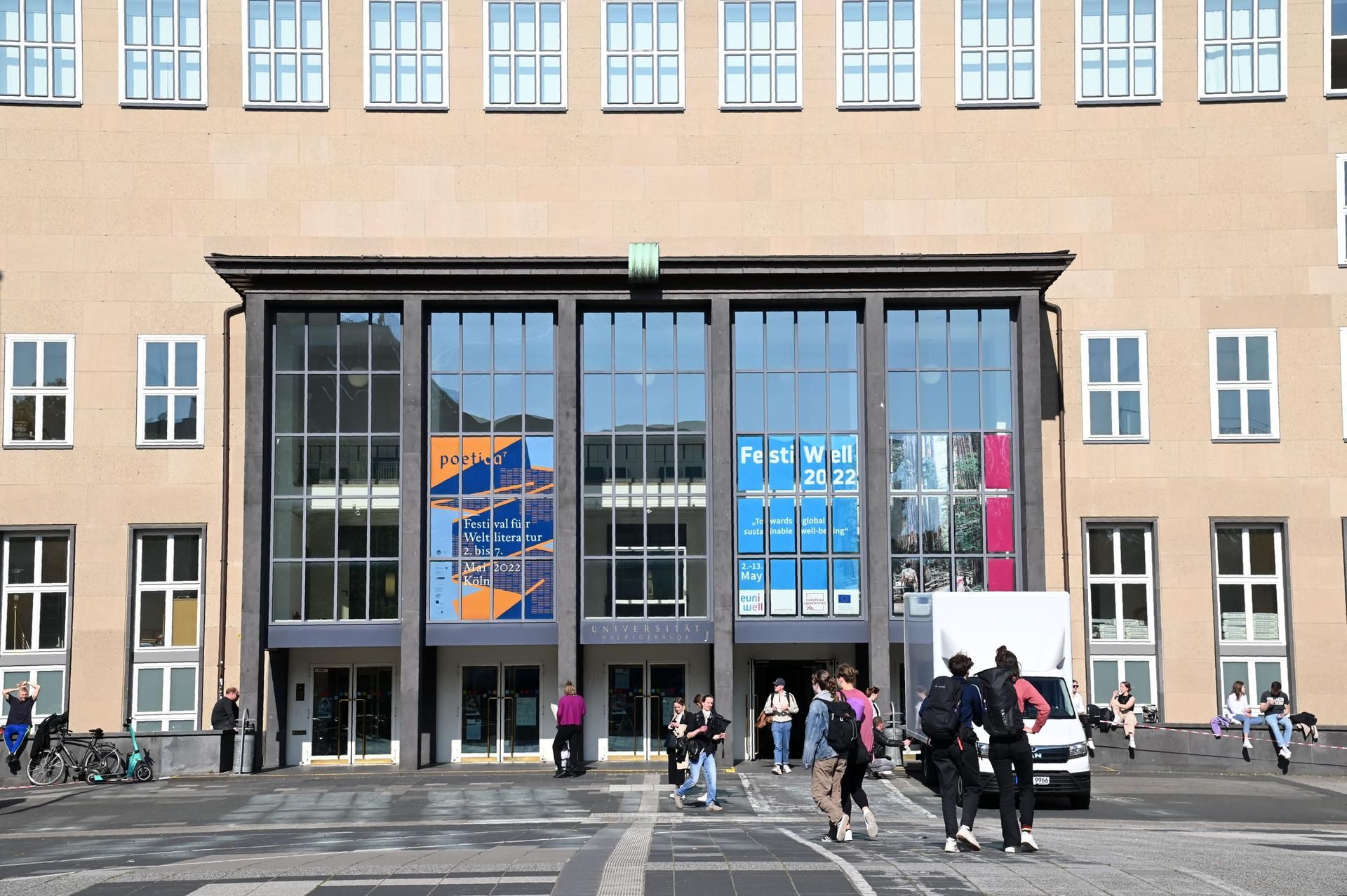 hauptgegbäude uni köln