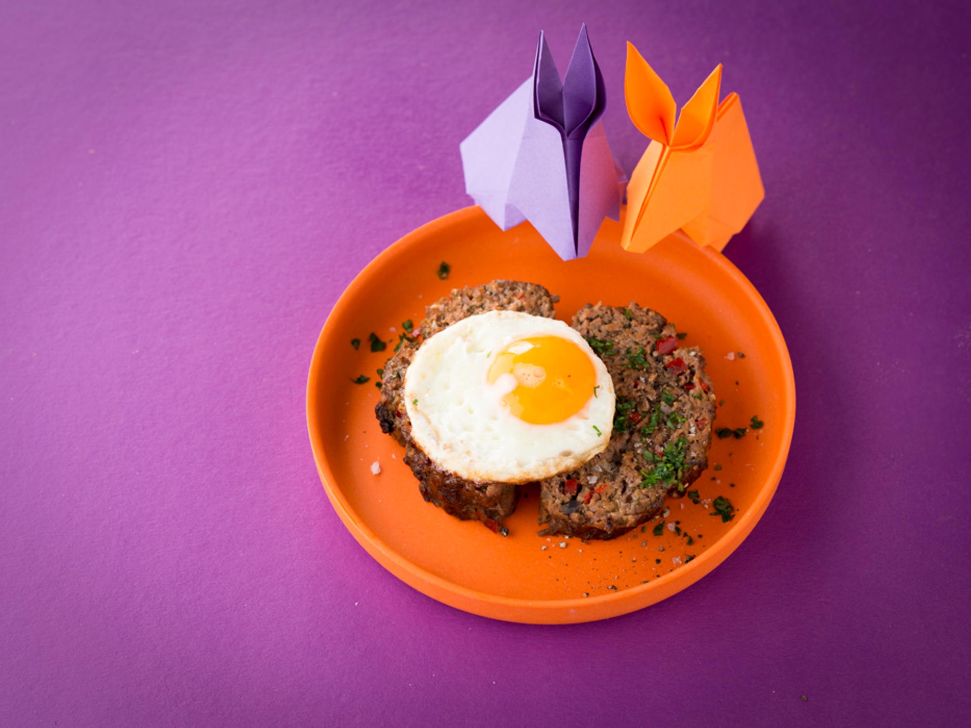 Falscher Hase aus Lammfleisch mit Spitzpaprika und Schwarzkümmel