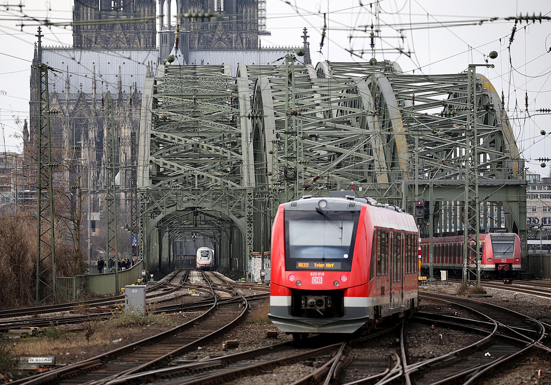 SBahn auf Hohenzollernbrücke
