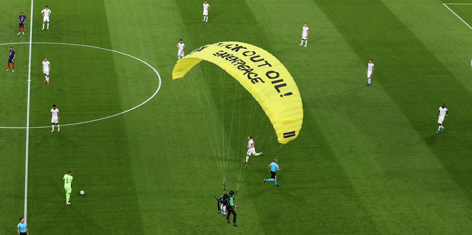 Gleitflieger Greenpeace