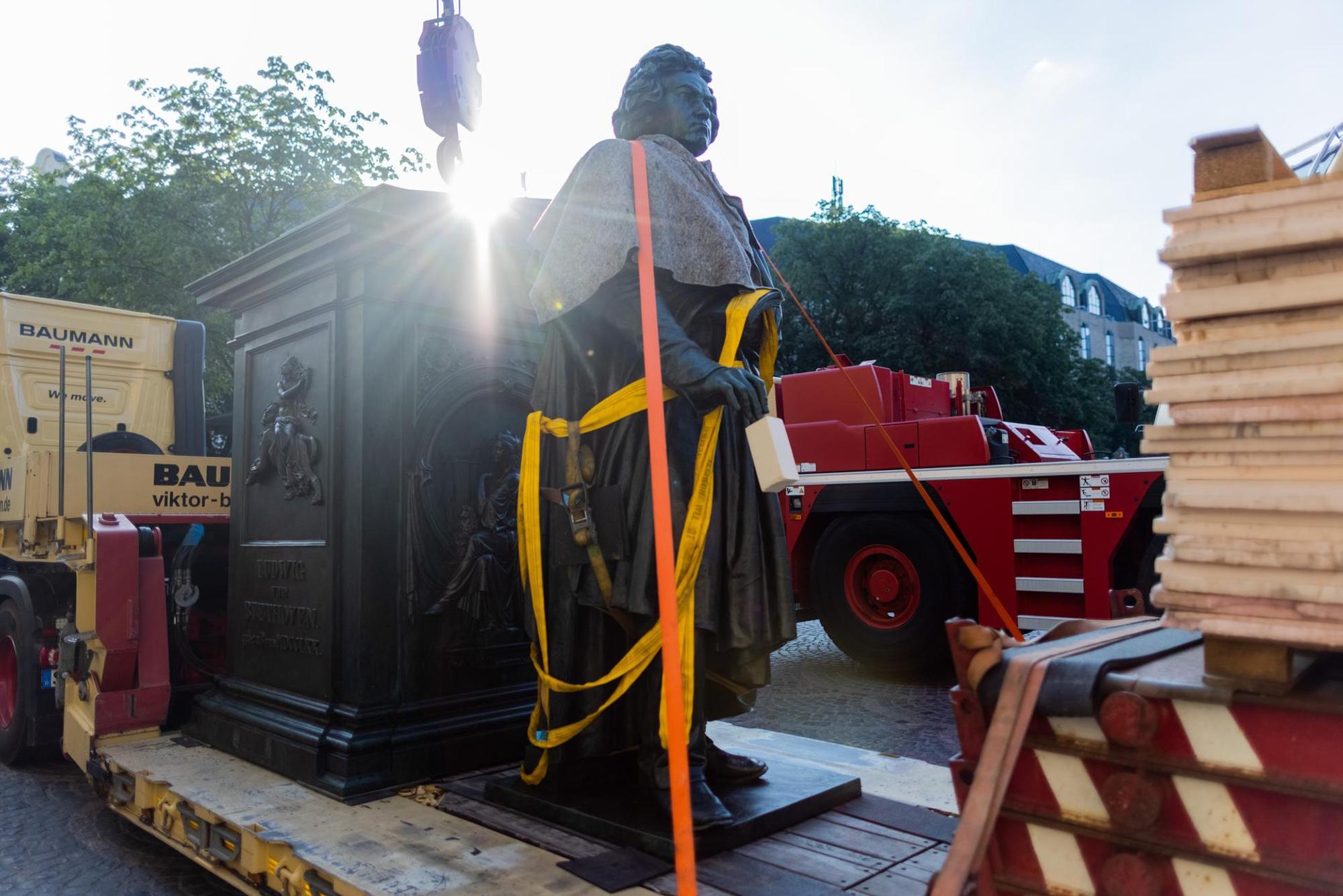 Beethoven_vor_Postamt