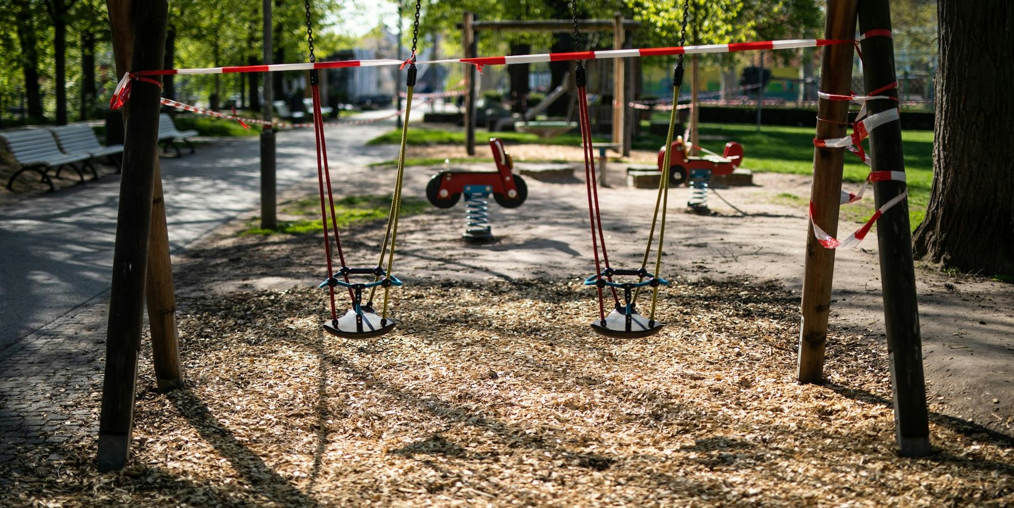 Symbolbild Spielplatz Absperrung