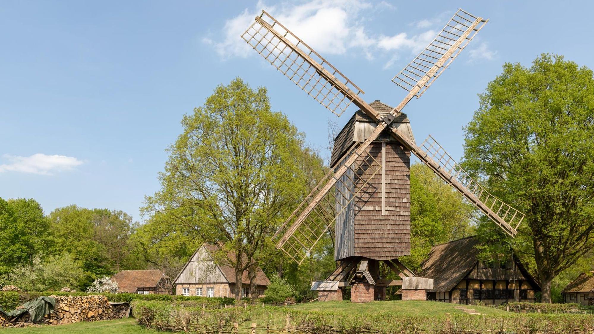 Alte Mühle aus Holz