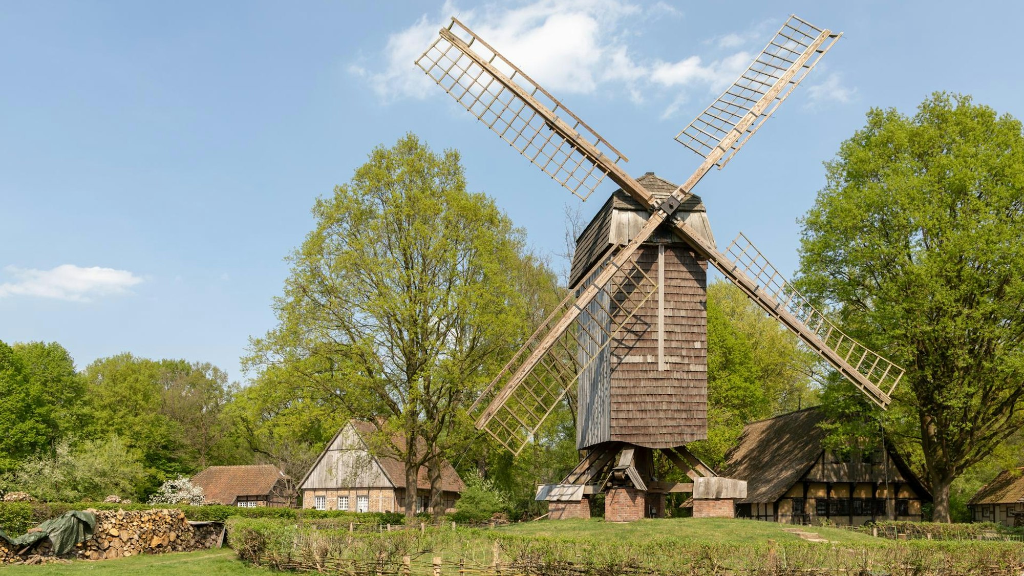 Alte Mühle aus Holz