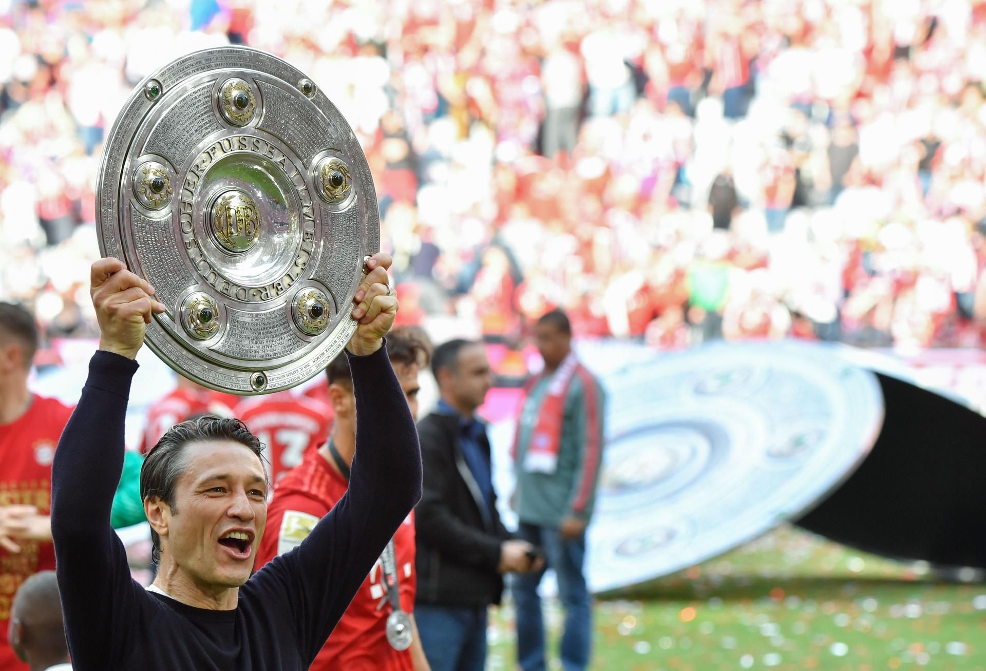 Niko Kovac mit der Meisterschale