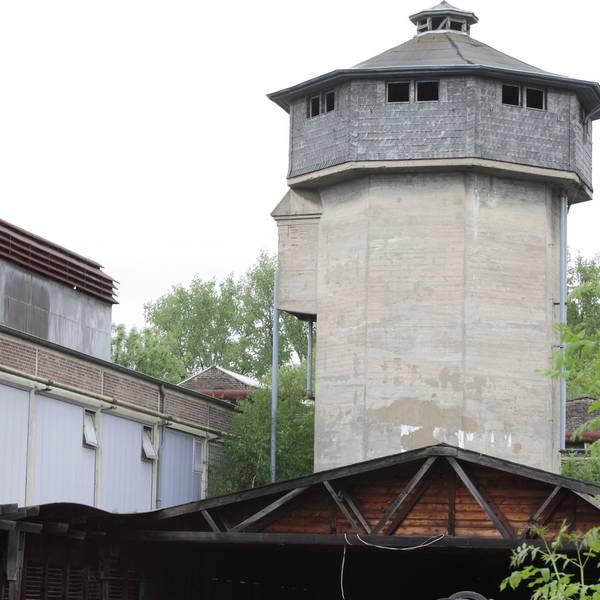 Das Foto zeigt den Wasserturm der ehemaligen Pappenfabrik Wachendorff in Bergisch Gladbach-Gronau.