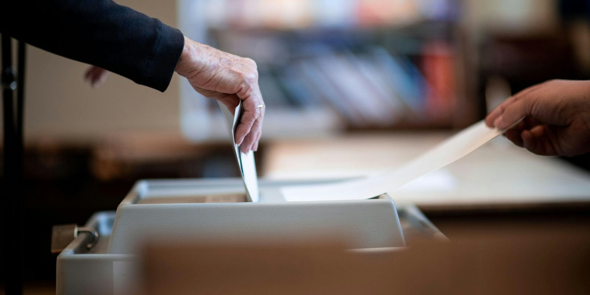 Wahlzettel dpa 160522