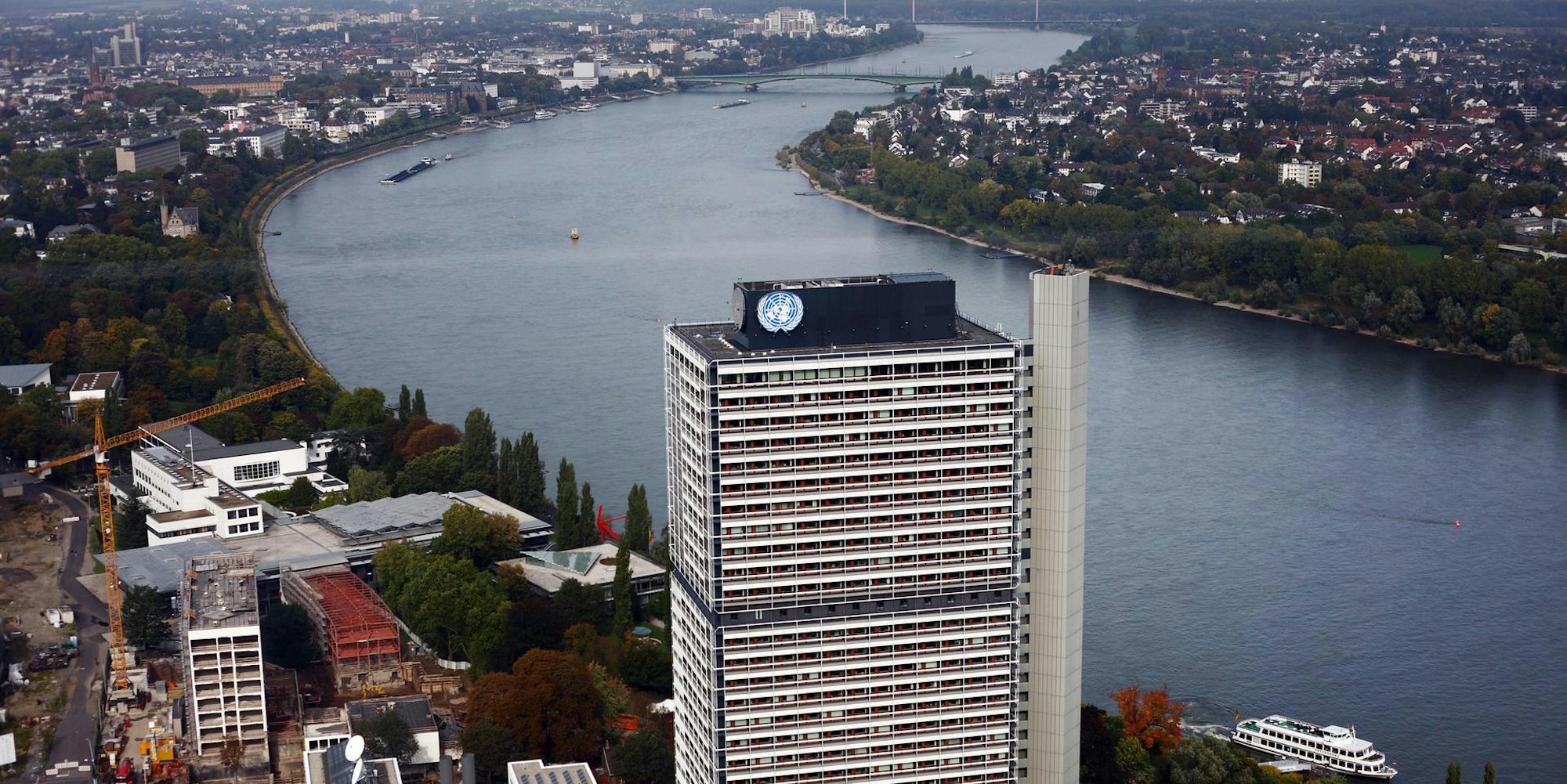 Rhein bei Bonn dpa