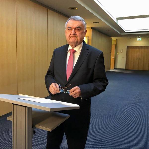 Bergisch Gladbach Missbrauch Reul DPA 111119