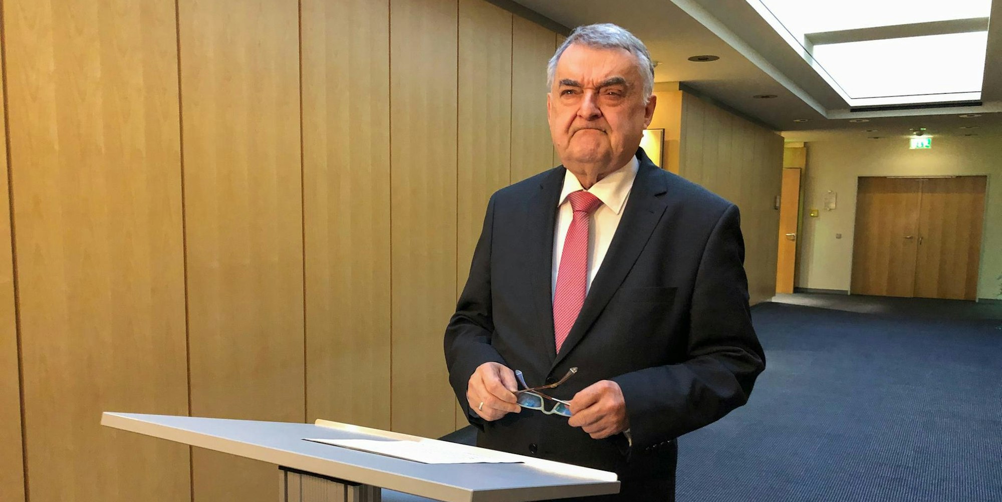 Bergisch Gladbach Missbrauch Reul DPA 111119