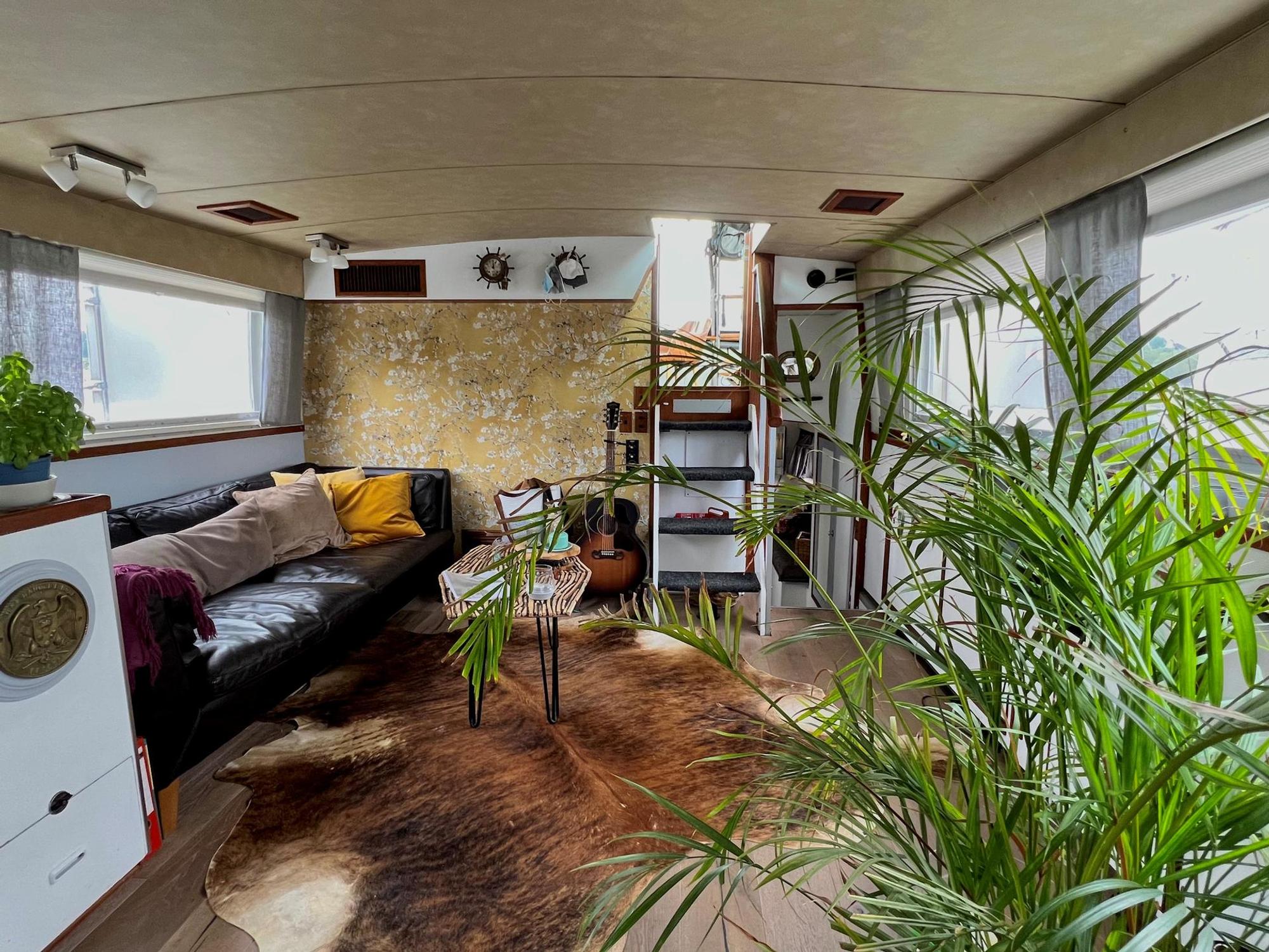 le-Hausboot-5-Wohnzimmer