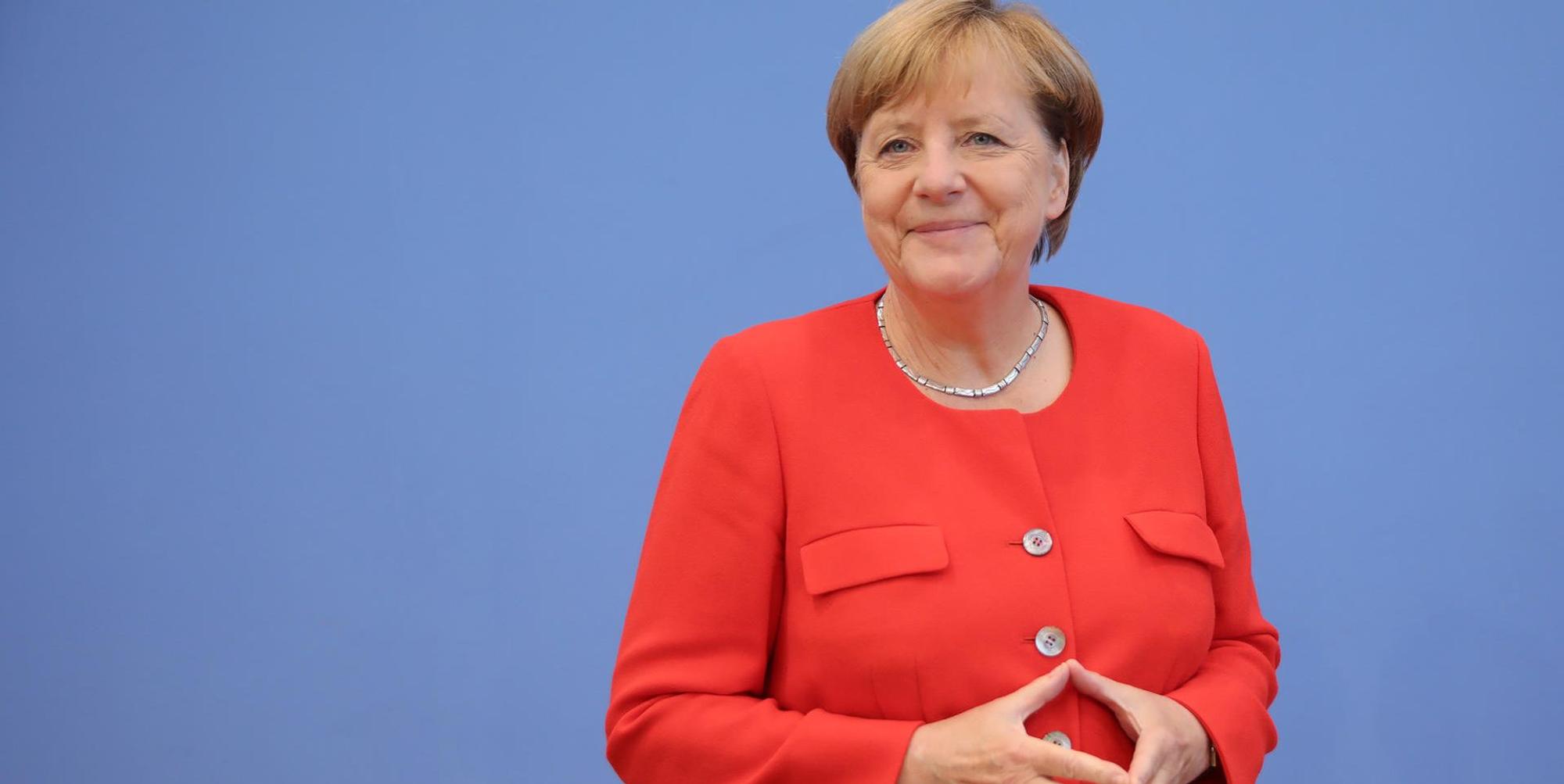 Merkel mit Raute 140921