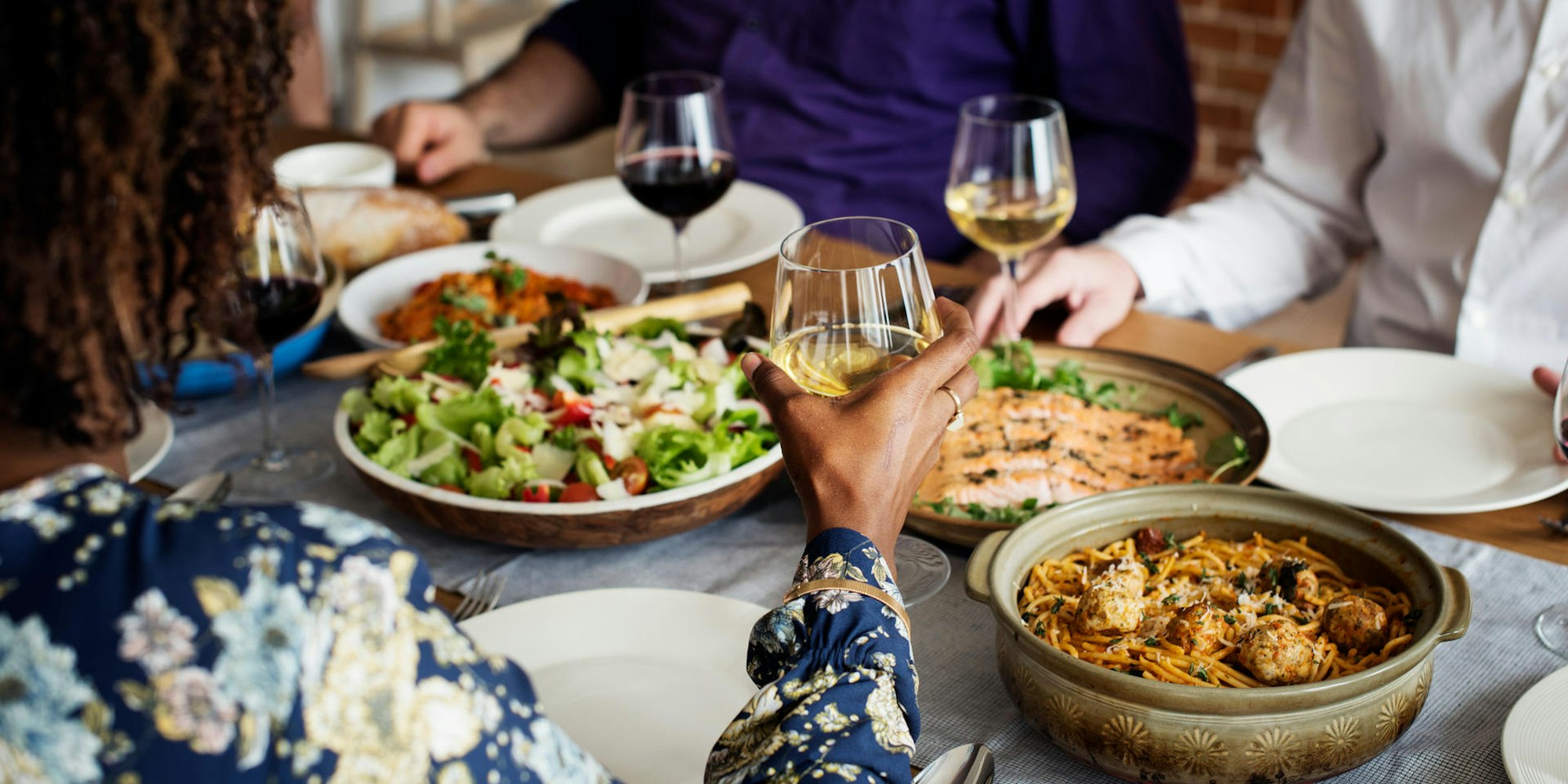 WeinundPastaGettyImages-_Rawpixel918015620