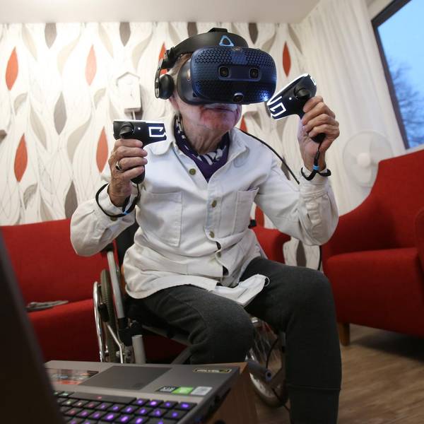VR Brille im Seniorenzentrum